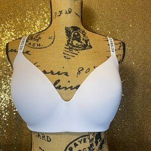Victoria’s Secret 🎀 Lightly Lined Wireless T-Shirt Bra✨